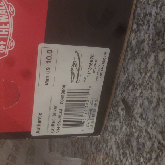 Van's - Picture 2 of 3